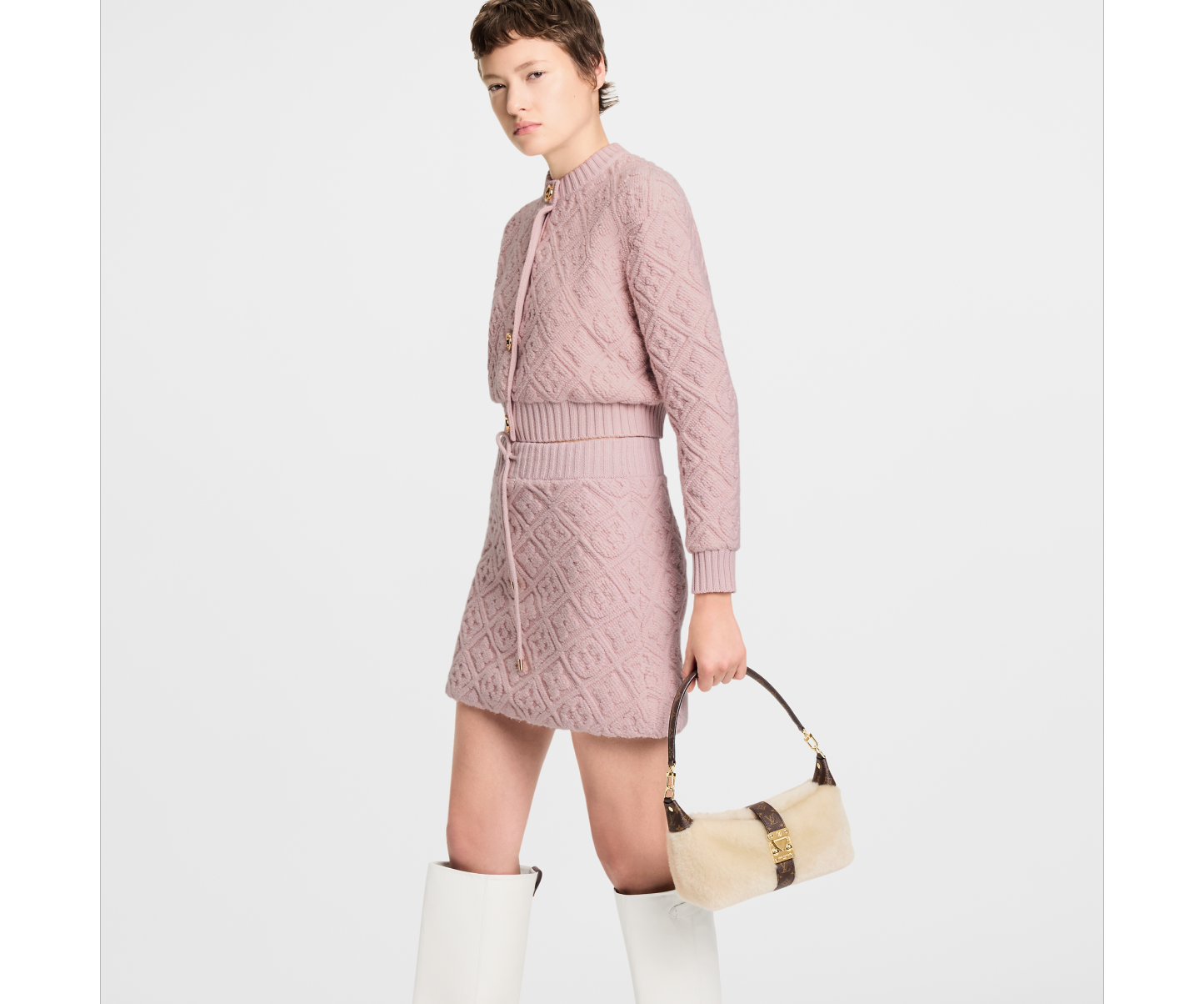 LOUIS VUITTON Pochette Mia M26245