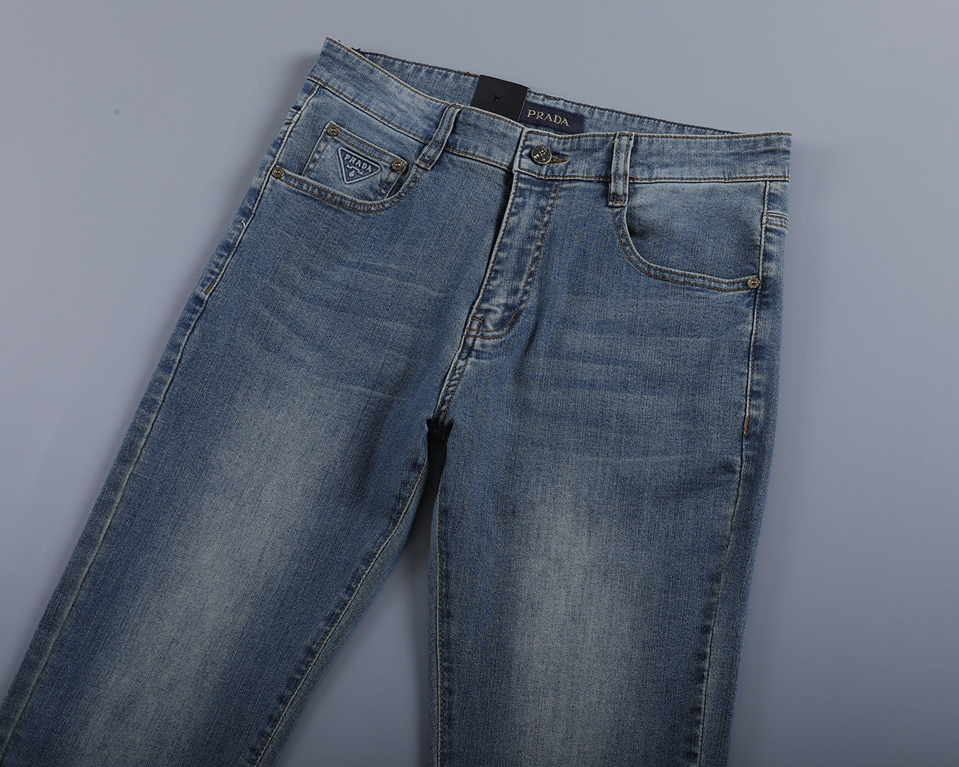 アルマーニ 春夏新作 ビジネスジーンズ  サイズ29-42(NZK)