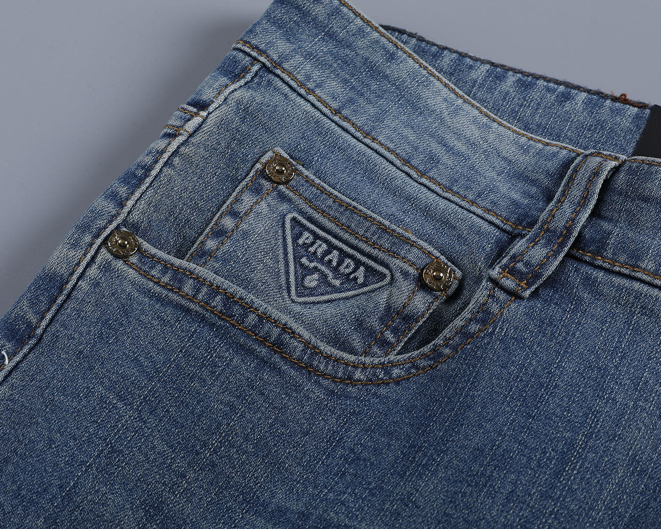 アルマーニ 春夏新作 ビジネスジーンズ  サイズ29-42(NZK)