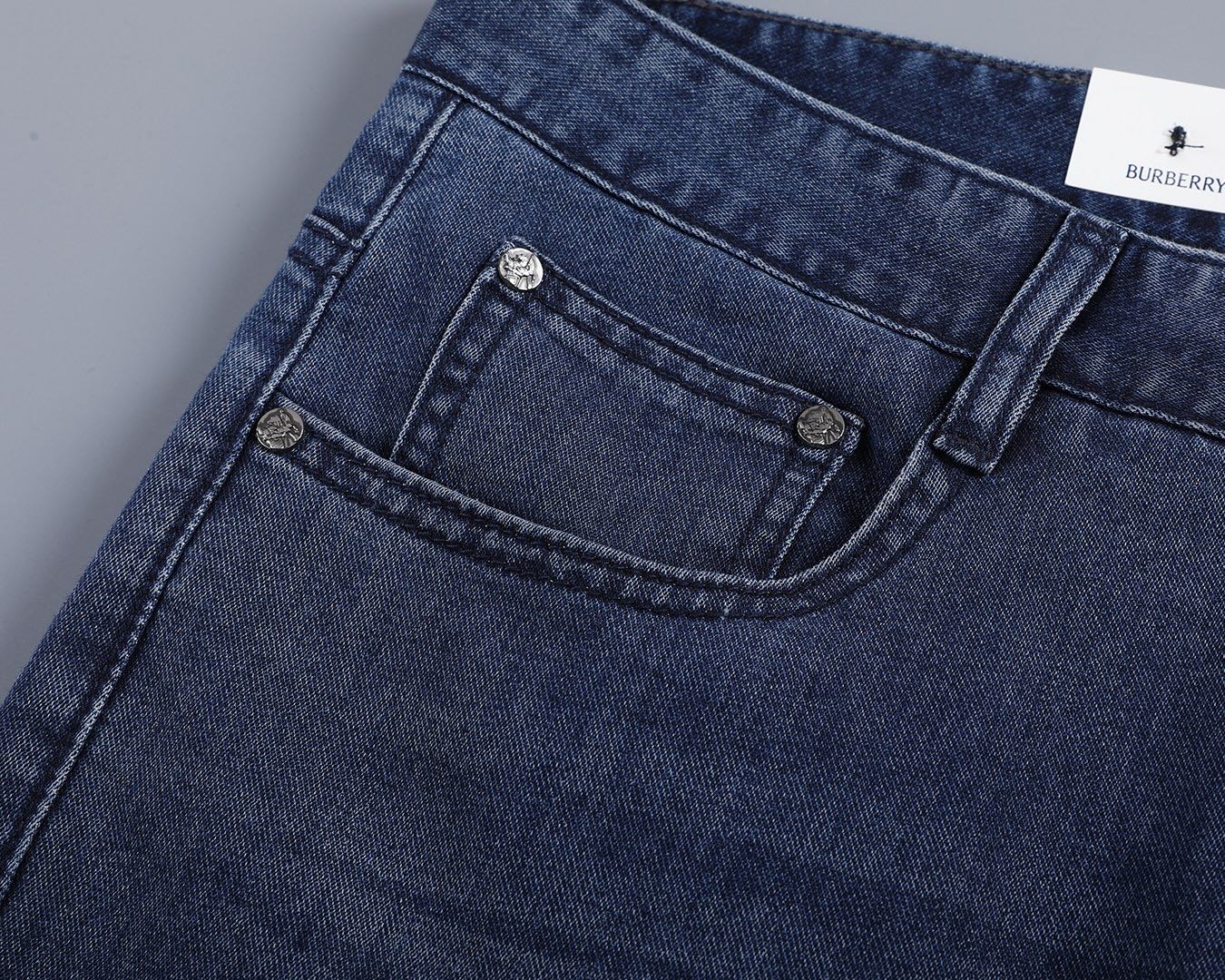 バーバリー 春夏新作 ビジネスジーンズ
