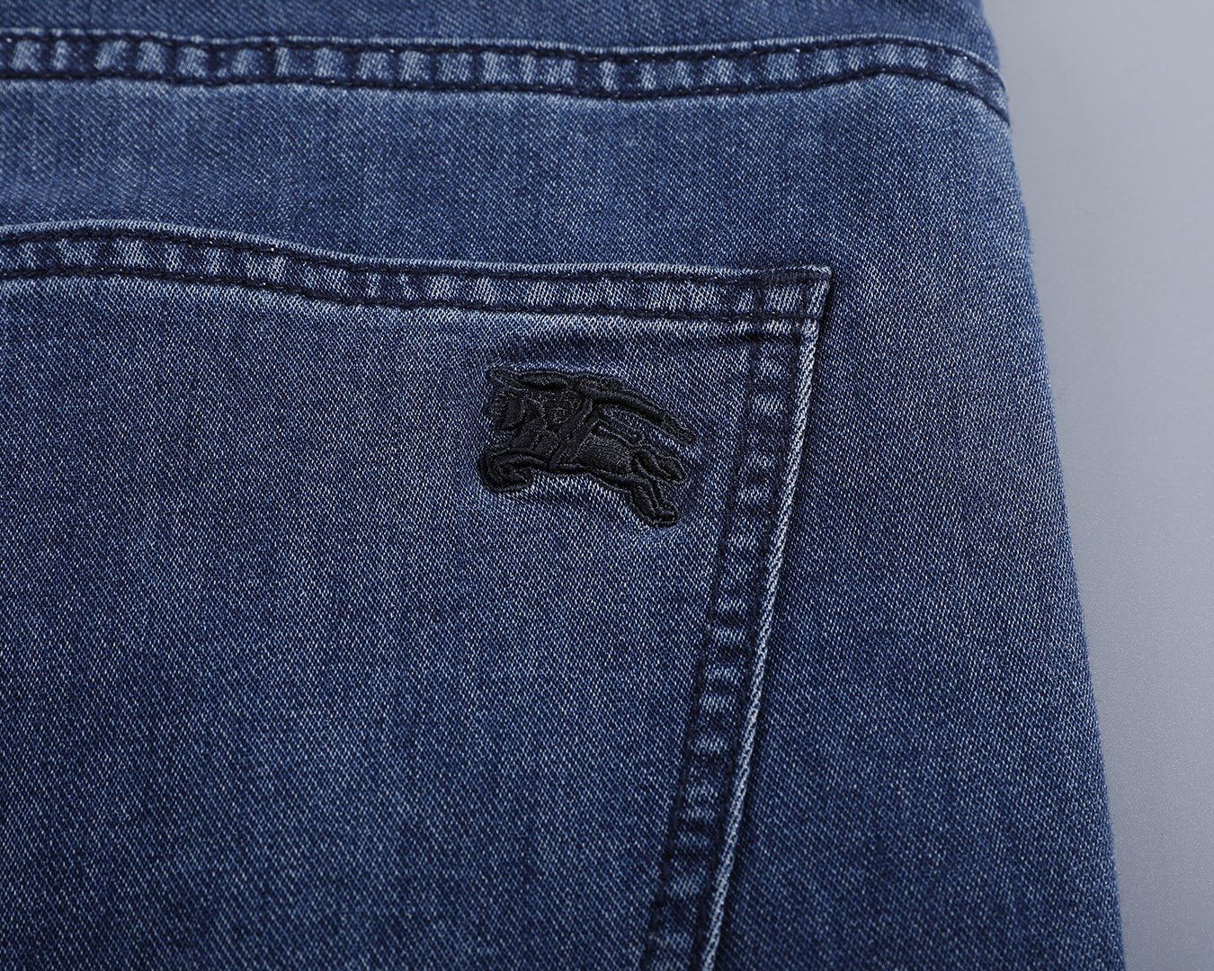 バーバリー 春夏新作 ビジネスジーンズ