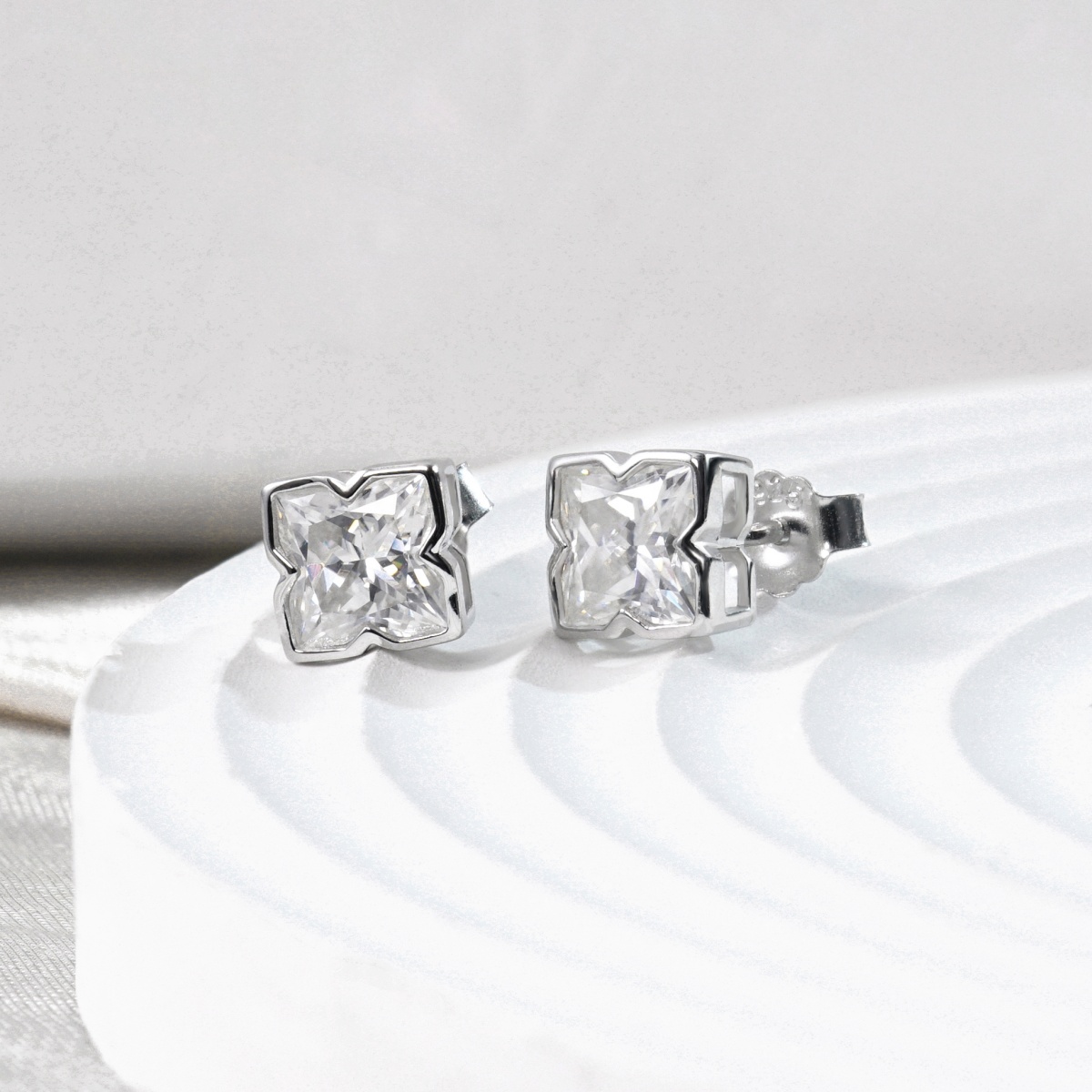 Delzzad Shining Four-Leaf Earrings Lab-Created Moissanite Stud Earring S925 Sterling Silver Moissanite Jewelry Perfect Gift for Women Wedding Set