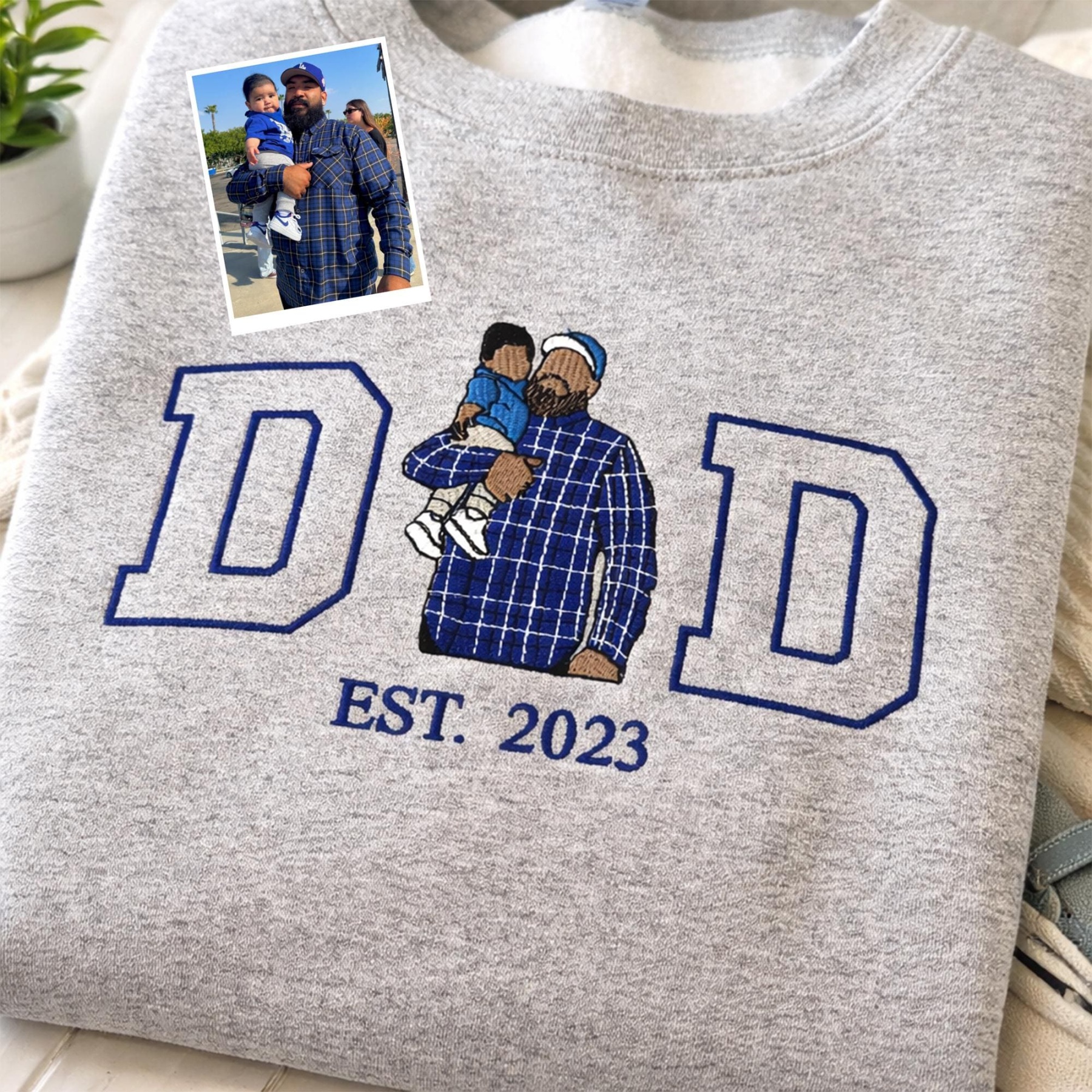 [Copy]Custom Dad Portrait Embroidered T-Shirt & Hoodie – Personalized Photo Outline for Father’s Day or Birthday