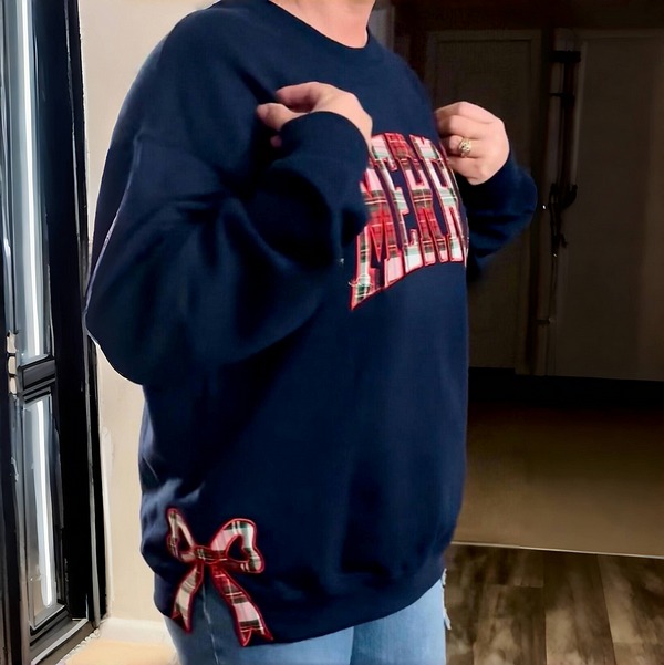 Trendy Merry Side Bow Cut-Out Sweatshirt - Cozy Plaid Christmas Pullover for Women