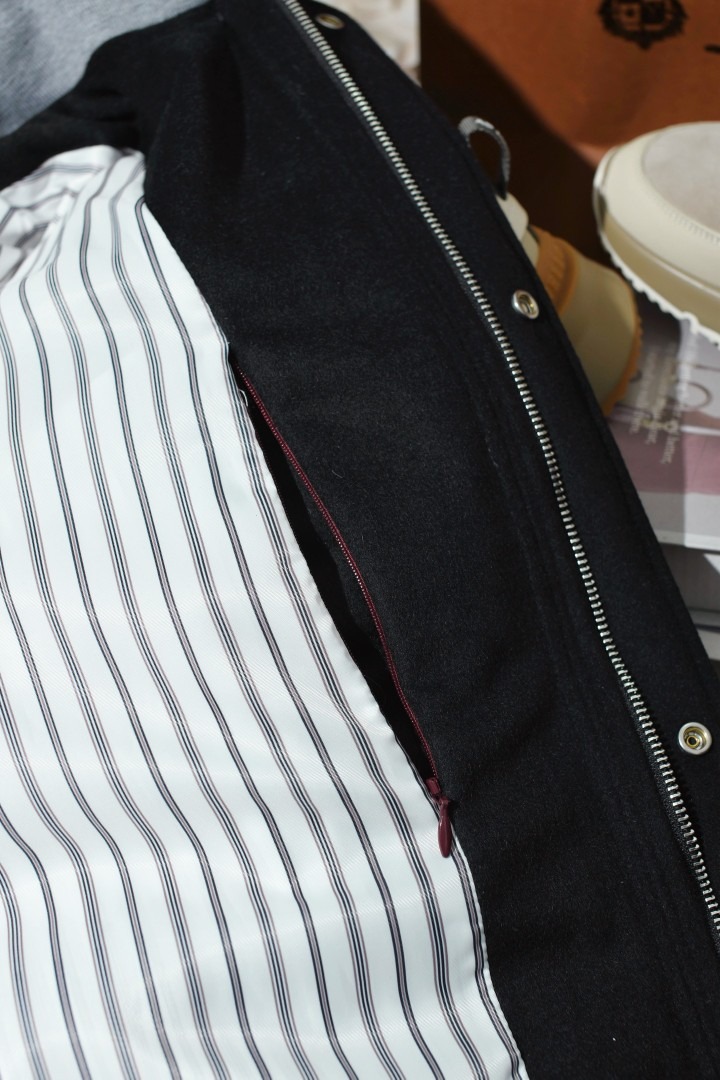 Men's classic wool and cashmere blend hooded down jacket for autumn and winter.