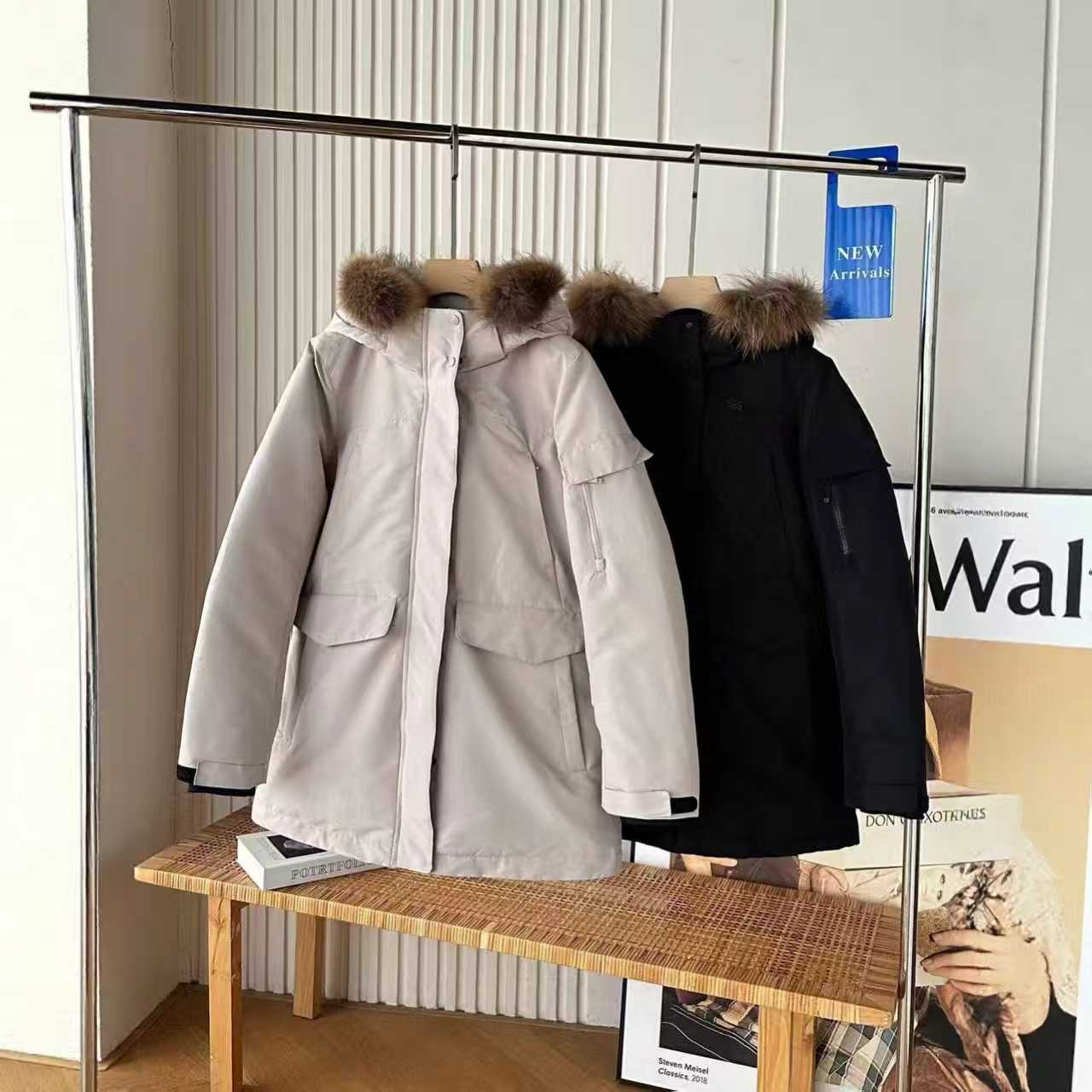 Women's Thickened Windproof and Waterproof Down Jacket