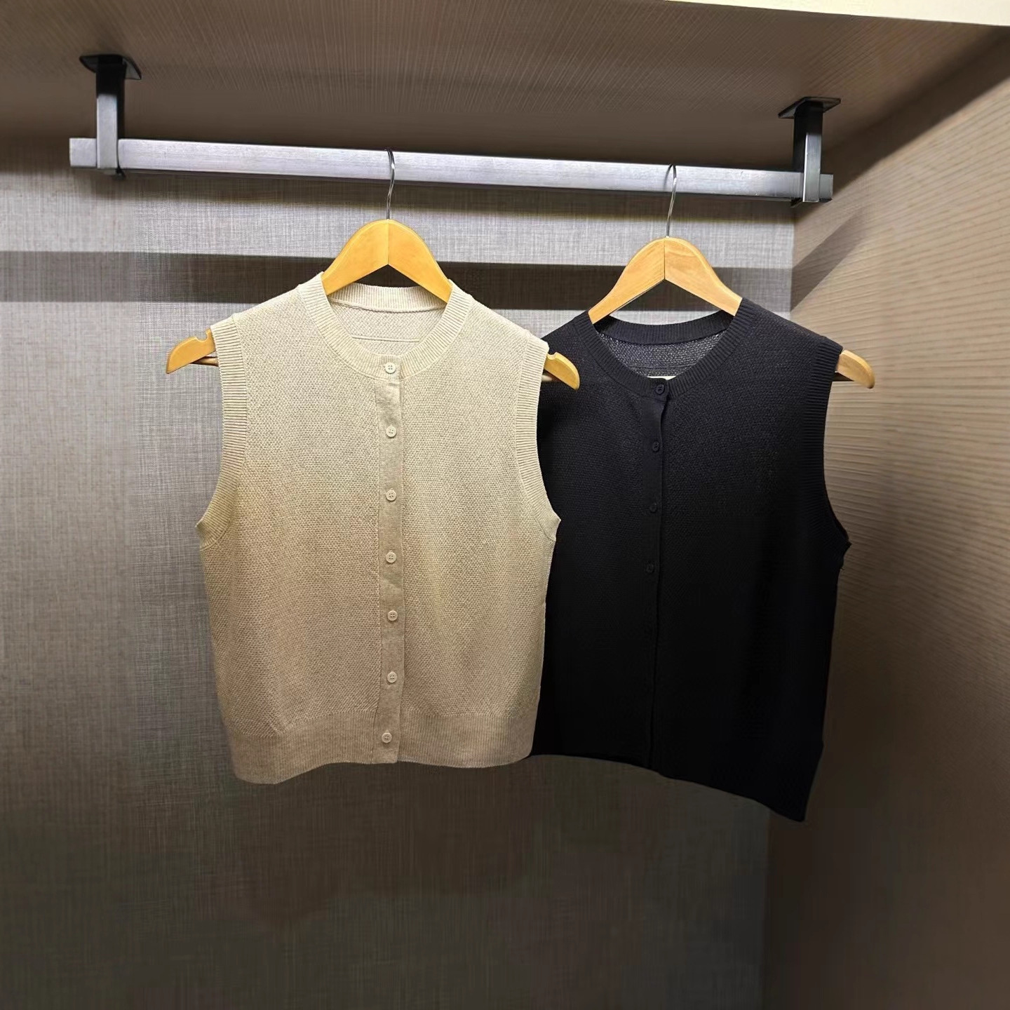 Linen crew neck knit sleeveless cardigan