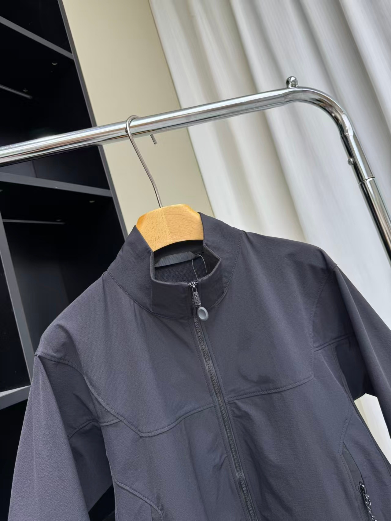 Windproof, comfortable stand-up collar outdoor travel commuting waterproof jacket