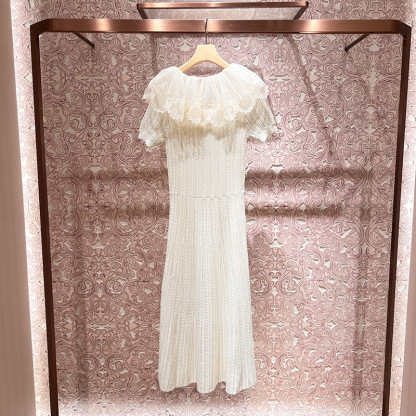 Mid-length, slim-fitting knitted dress