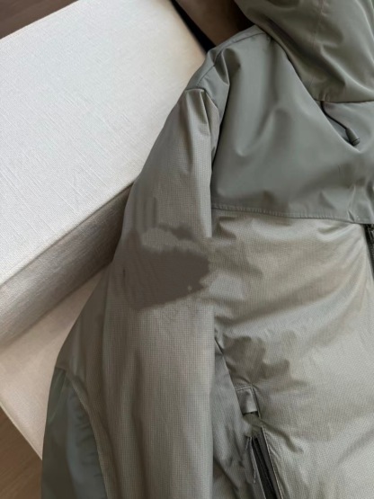 Men's hooded long-sleeved down jacket