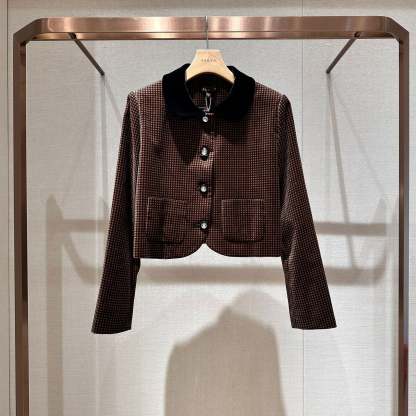 Long-sleeved, collared, single-breasted, short-length jacket/coat