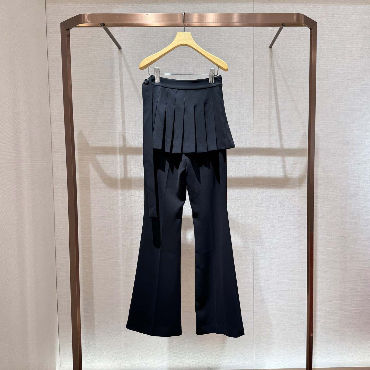 Black high-waisted, paneled, casual and versatile athletic pants