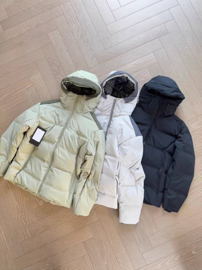 Men's hooded long-sleeved down jacket, stylish, versatile, slimming, and warm.