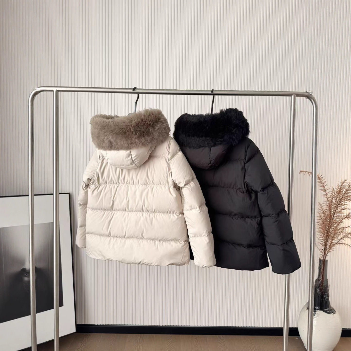 Women's windproof and warm hooded down jacket with fur collar