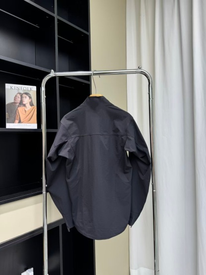 Windproof, comfortable stand-up collar outdoor travel commuting waterproof jacket