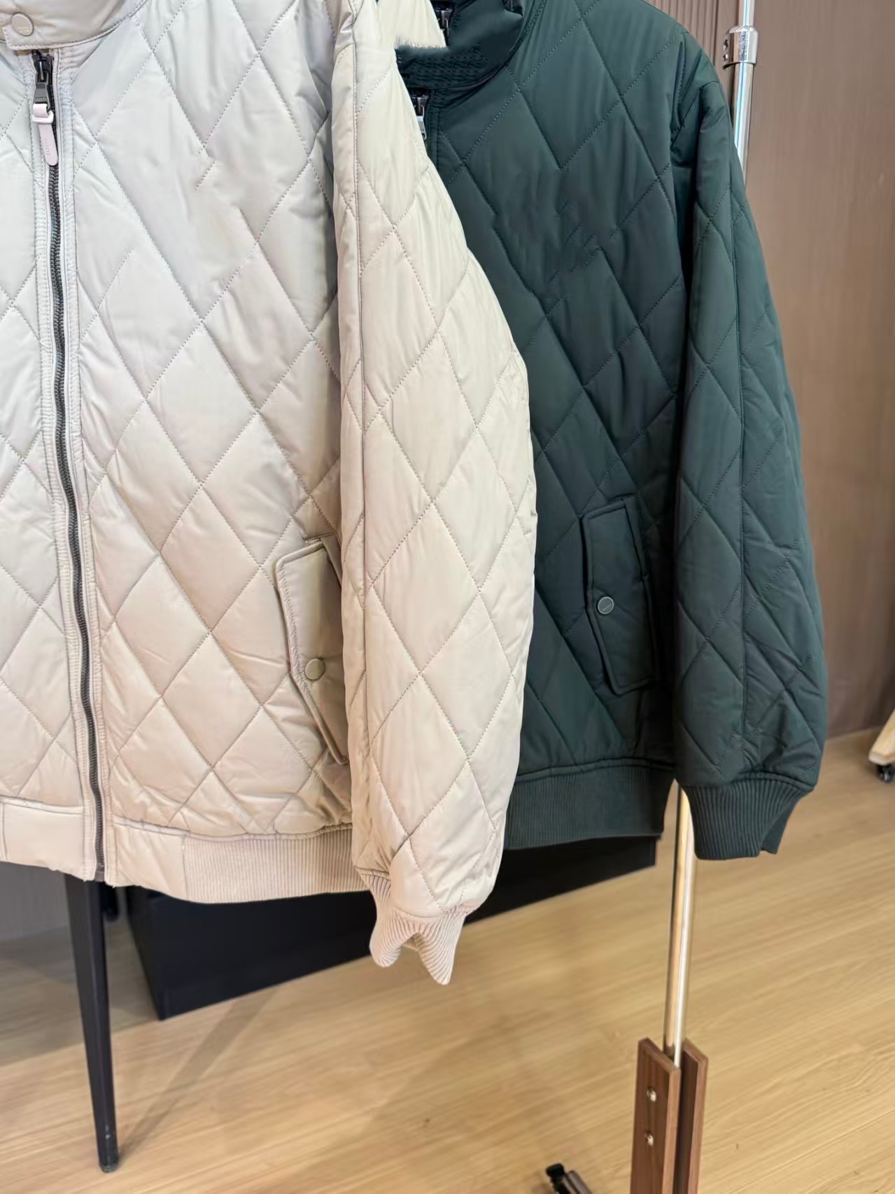 Windproof, warm and cold-resistant cotton-padded jacket