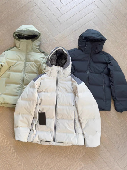 Men's hooded long-sleeved down jacket, stylish, versatile, slimming, and warm.