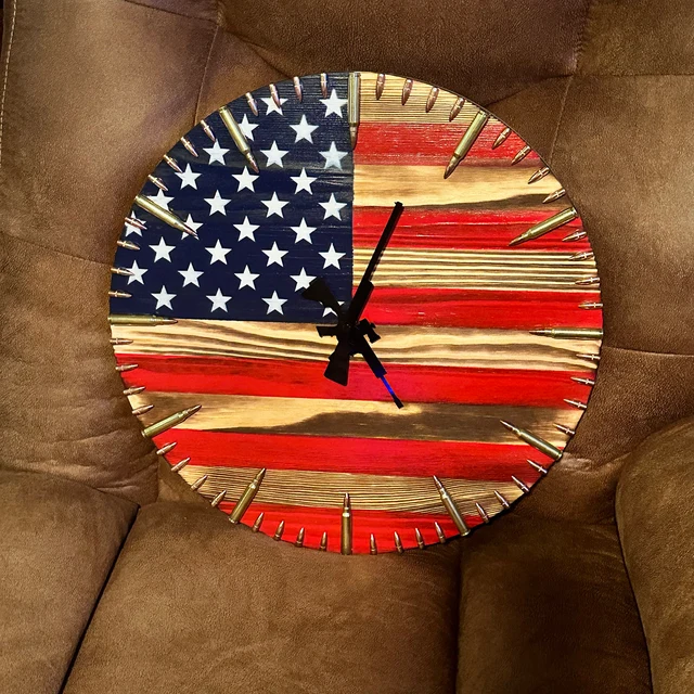 🔥Veteran Family-Handmade Honor US Flag Patriotic Clock(𝐀𝐥𝐚𝐧 𝐄𝐰𝐞𝐧 𝐇𝐚𝐧𝐝𝐦𝐚𝐝𝐞)