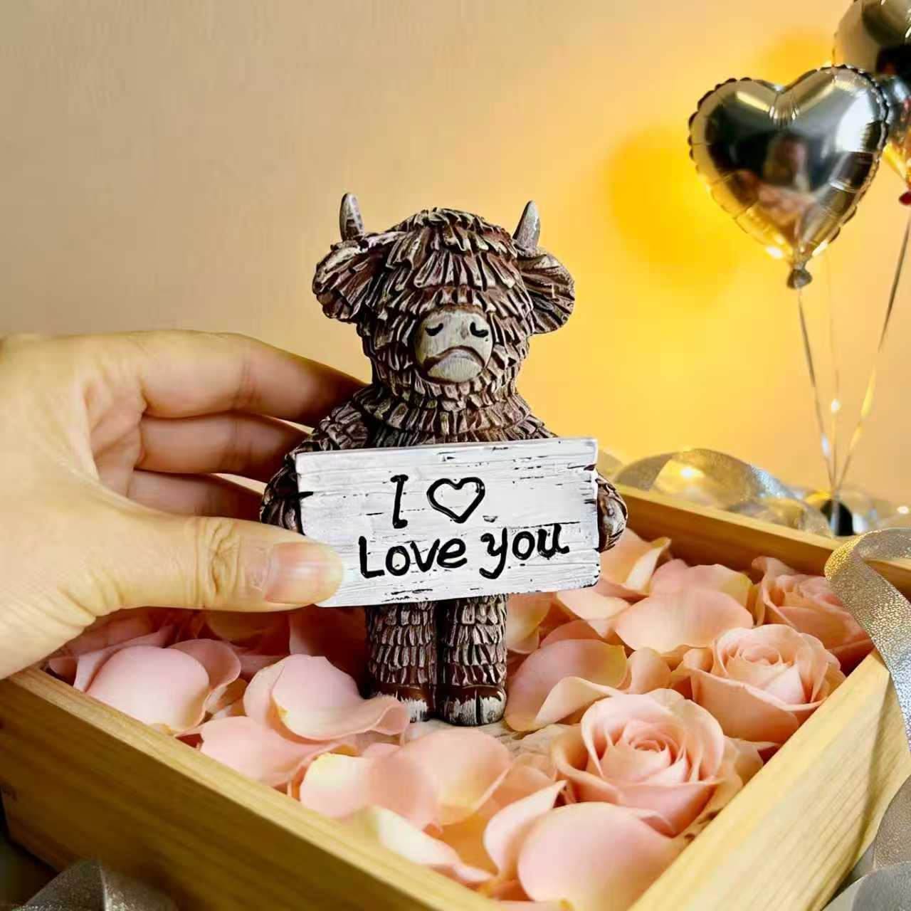 "I Love You" Highland Cow Statue – A Heartwarming Keepsake for Someone Special 🐂❤️