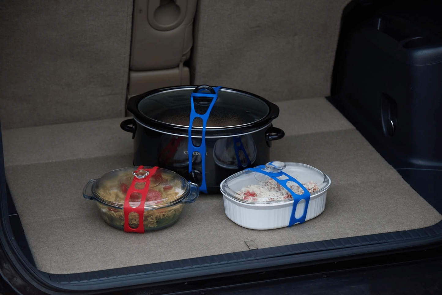 ✨Buy 1 Get 1 Free -🥘Universal Lid Latch: Spill-Proof Strap for Casseroles, Slow Cookers & More