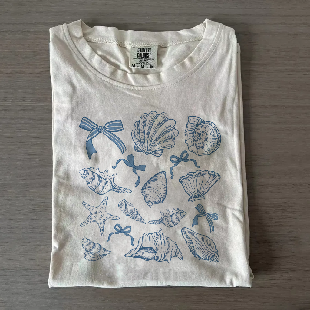 Retro Seashell and Blue Bows T-Shirt