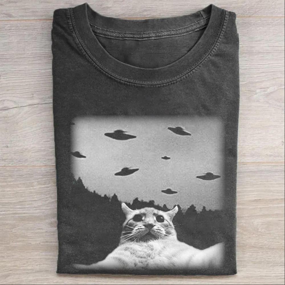 Cat-selfie-with-UFO-washed cotton T-shirt
