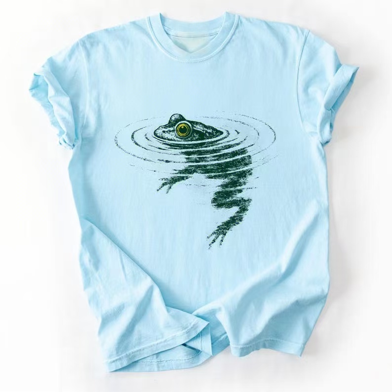 Vintage Pond Frog Peeking Graphic T-Shirt