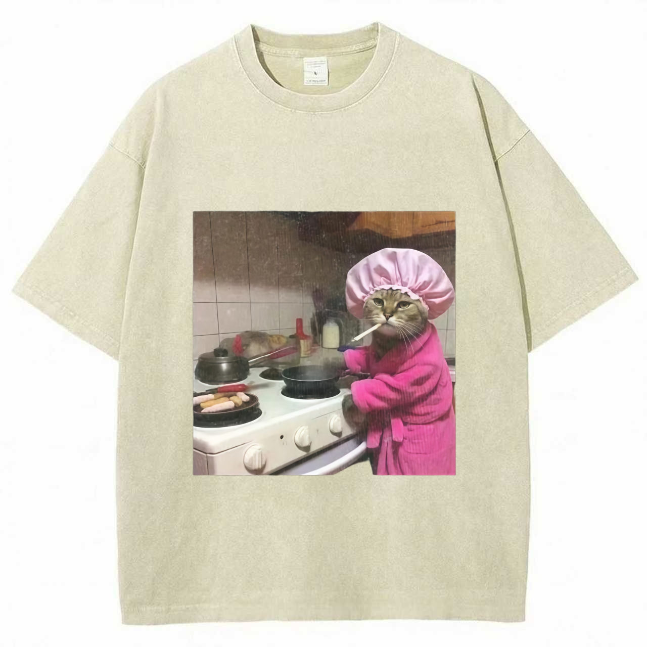 Funny Housewife Cat T-Shirt