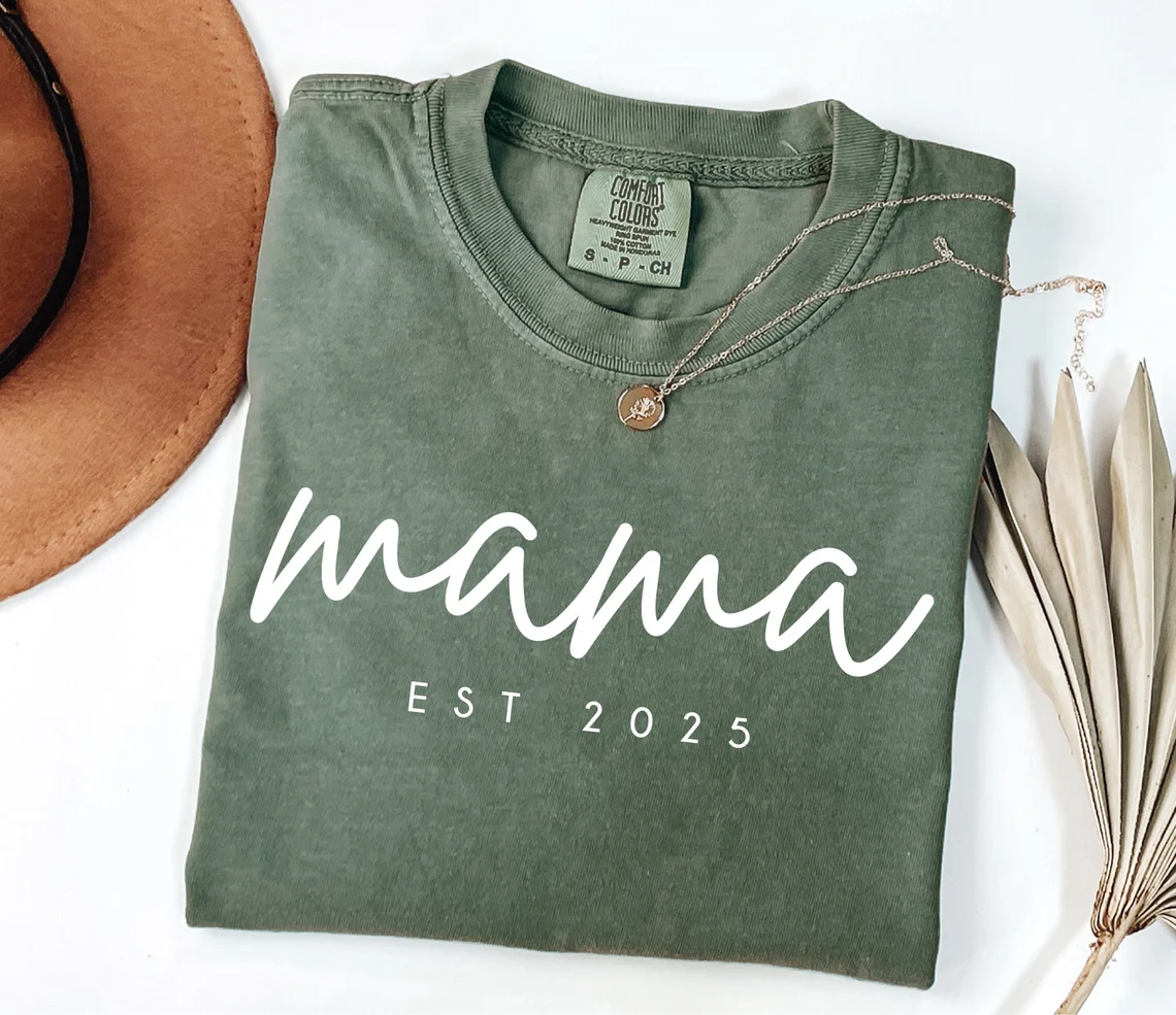 Comfort Colors Mama Est 2025 T-Shirt