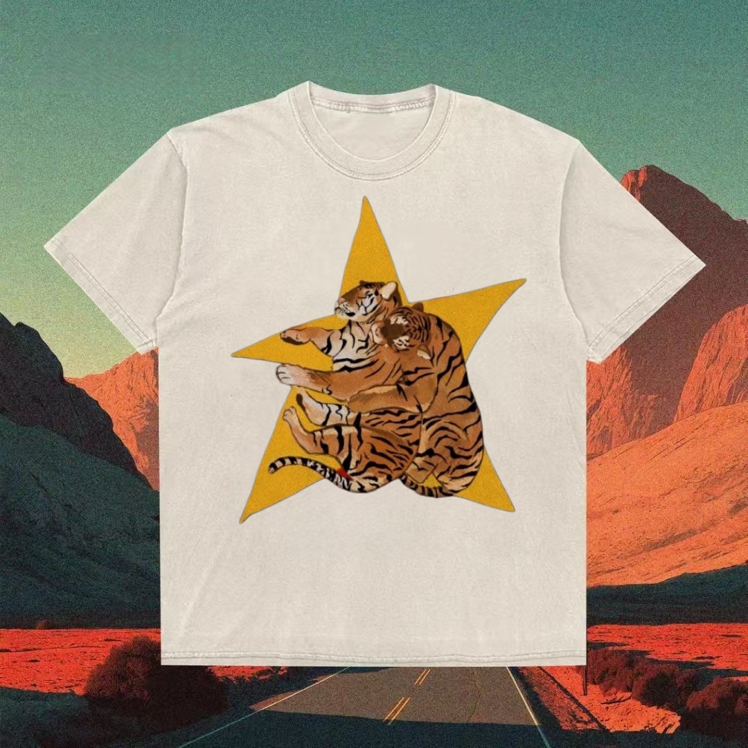 Tigers Hugging On Yellow Star Art T-shirt