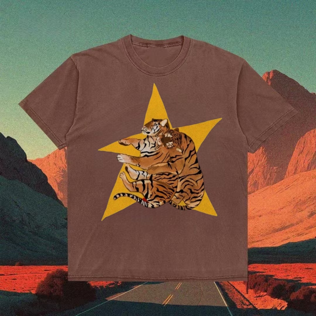 Tigers Hugging On Yellow Star Art T-shirt