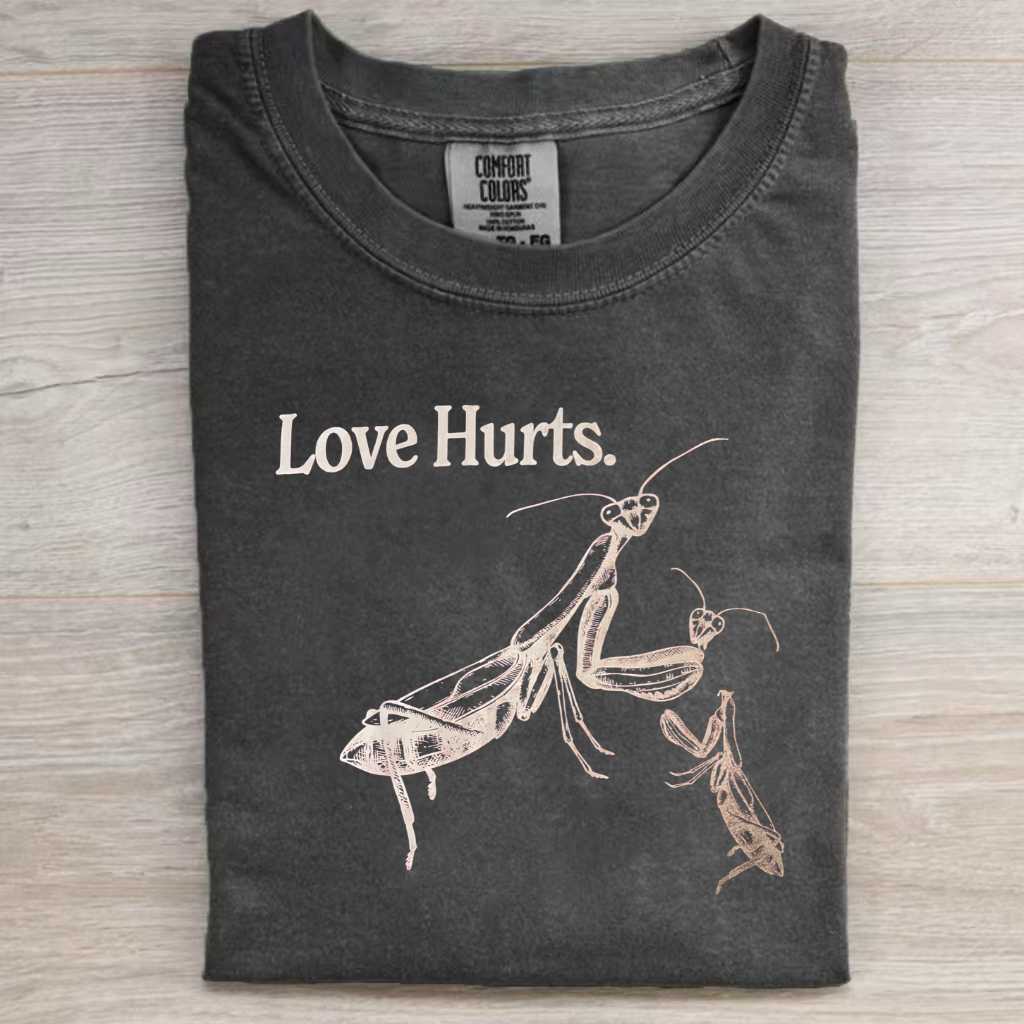 Retro Style Love Hurts T-shirt