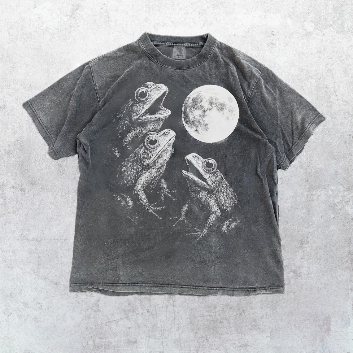 Frog Howling To Moon Vintage Style Washed T-Shirt