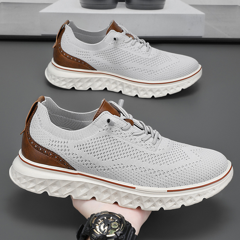 NEW Men's lightweight flyknit shoes