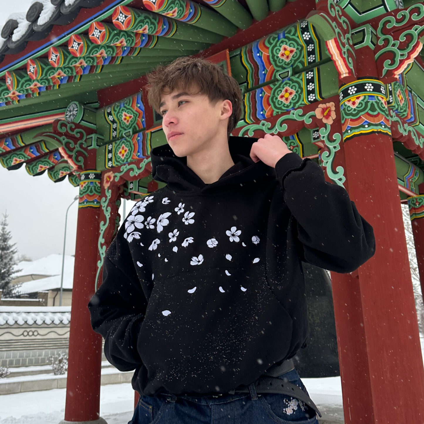 FALLING SAKURA HOODIE BLACK