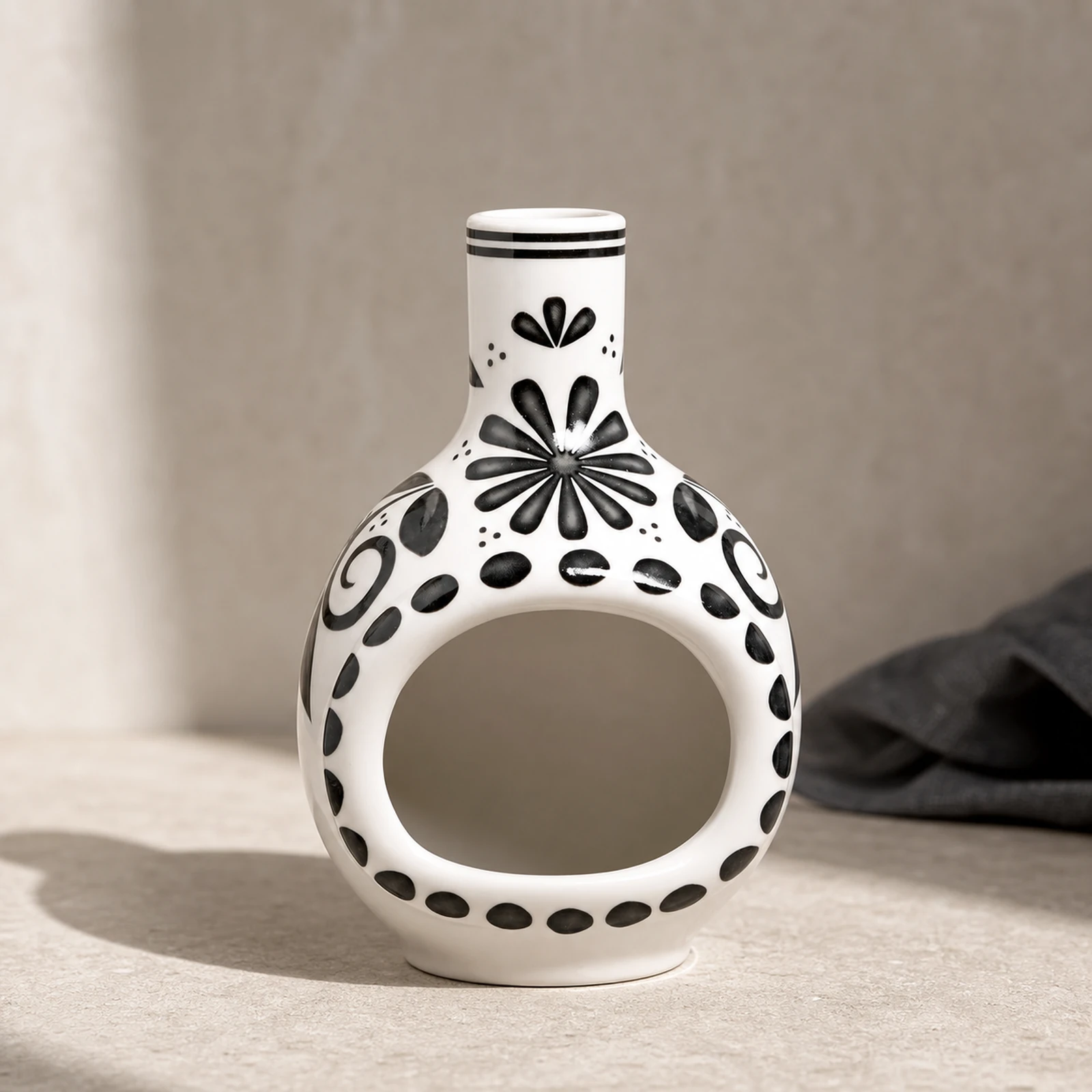 Black and White Jingdezhen ceramic Palo Santo holder image 2