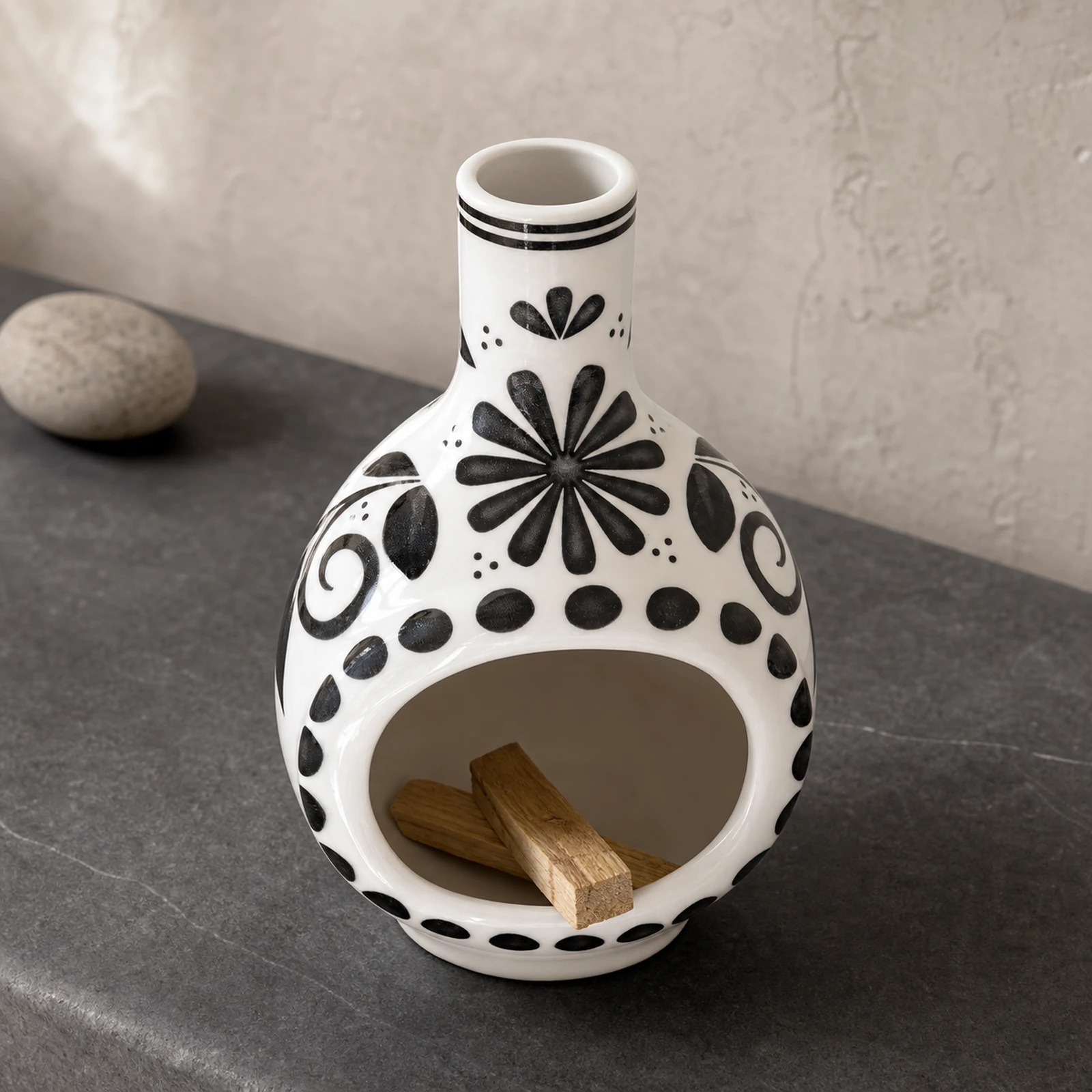 Black and White Jingdezhen ceramic Palo Santo holder image 4