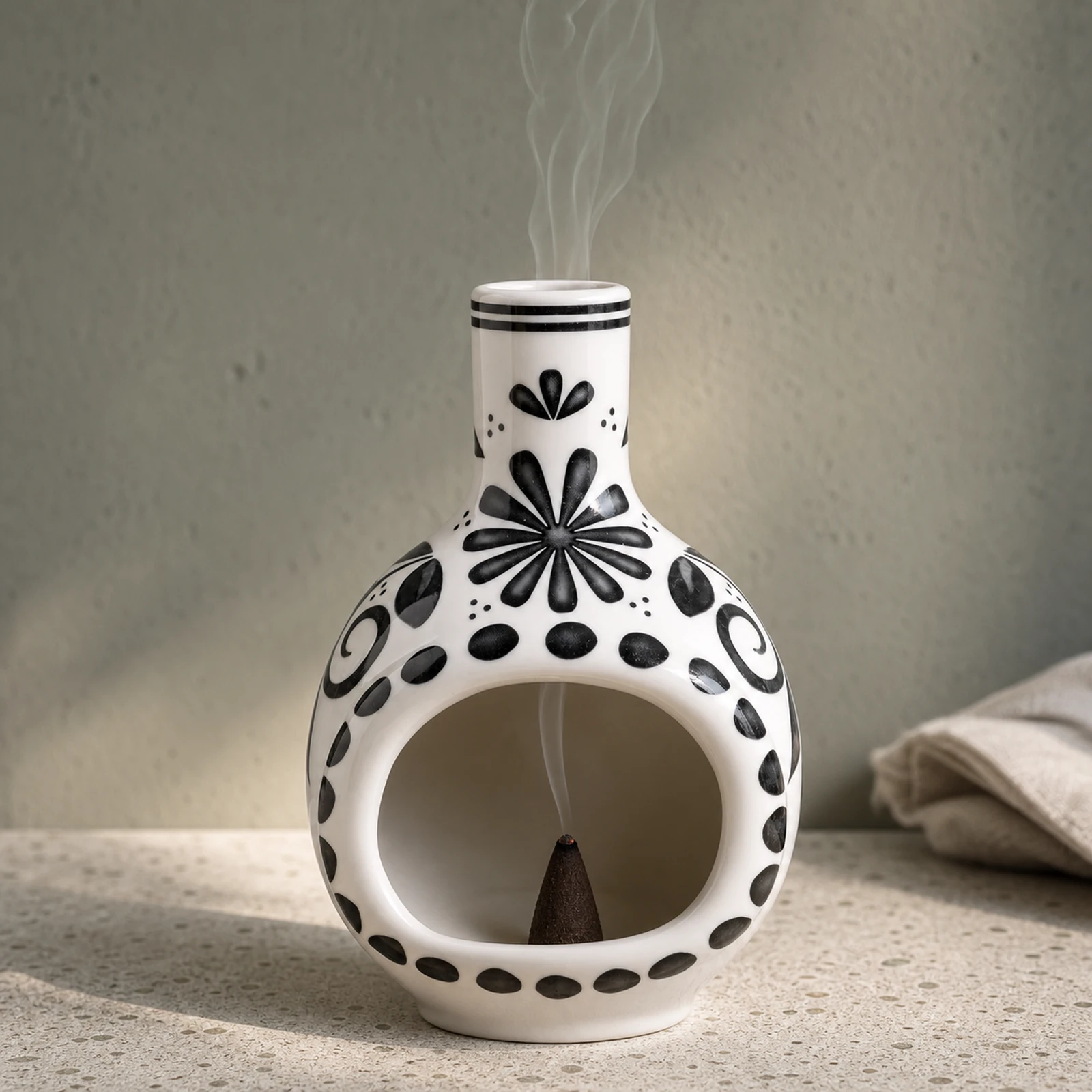 Black and White Jingdezhen ceramic Palo Santo holder image 7