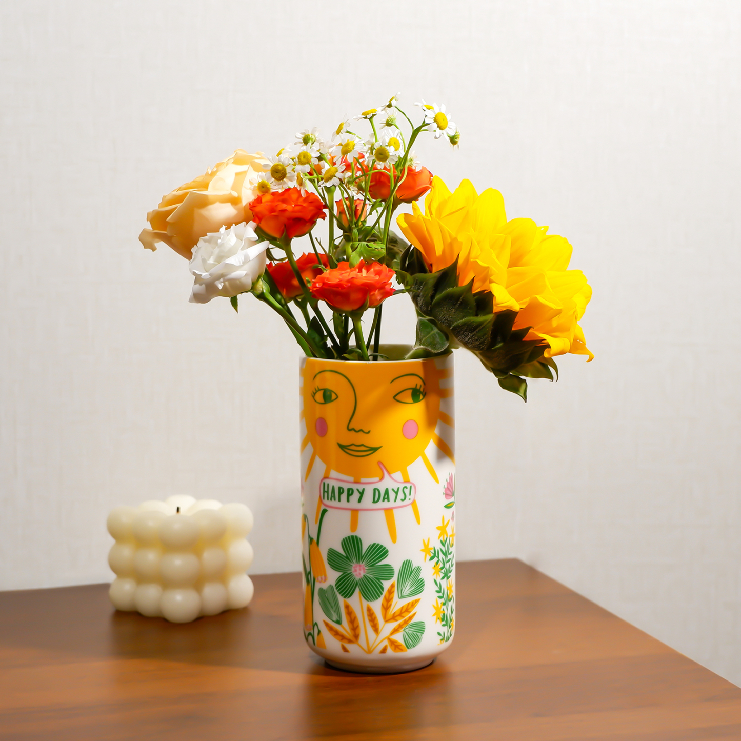 Radiant Sun Face Vase - A Whimsical Decor for a Sunny Home