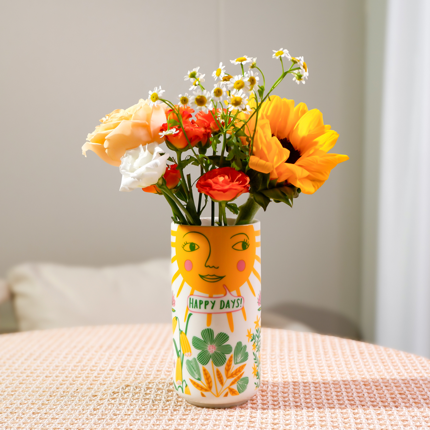 Radiant Sun Face Vase - A Whimsical Decor for a Sunny Home