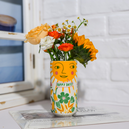 Radiant Sun Face Vase - A Whimsical Decor for a Sunny Home