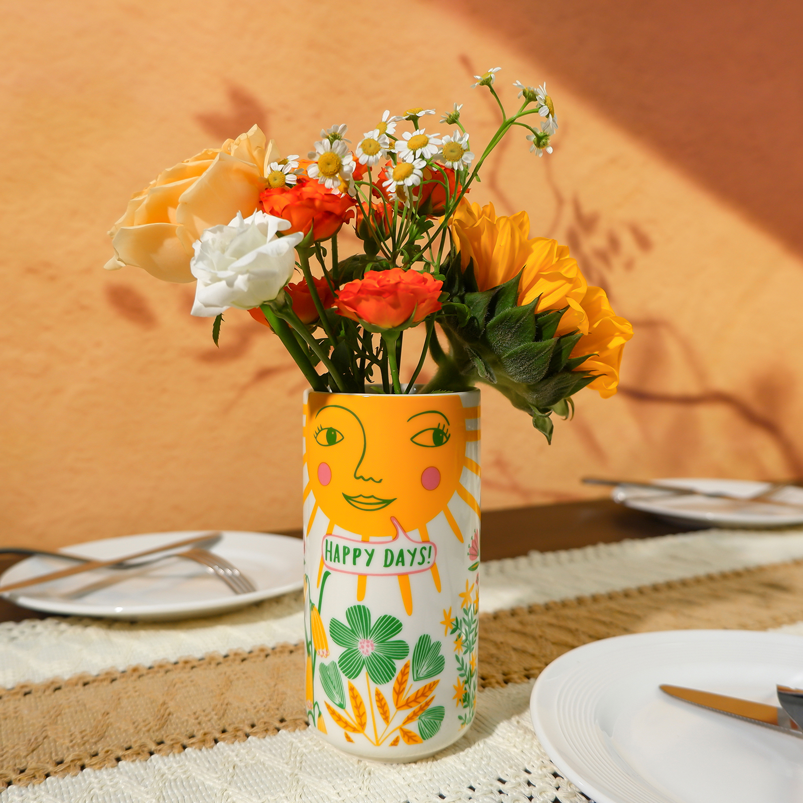 Radiant Sun Face Vase - A Whimsical Decor for a Sunny Home