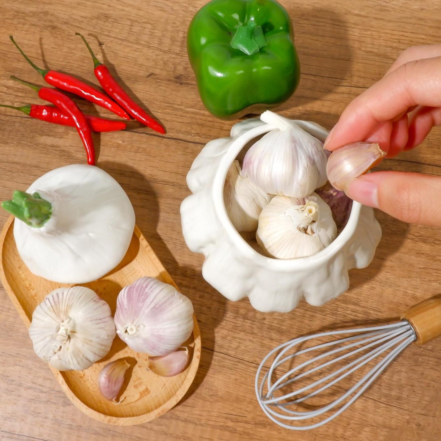 Ceramic Garlic Keeper with Lid - Breathable Freshness Storage