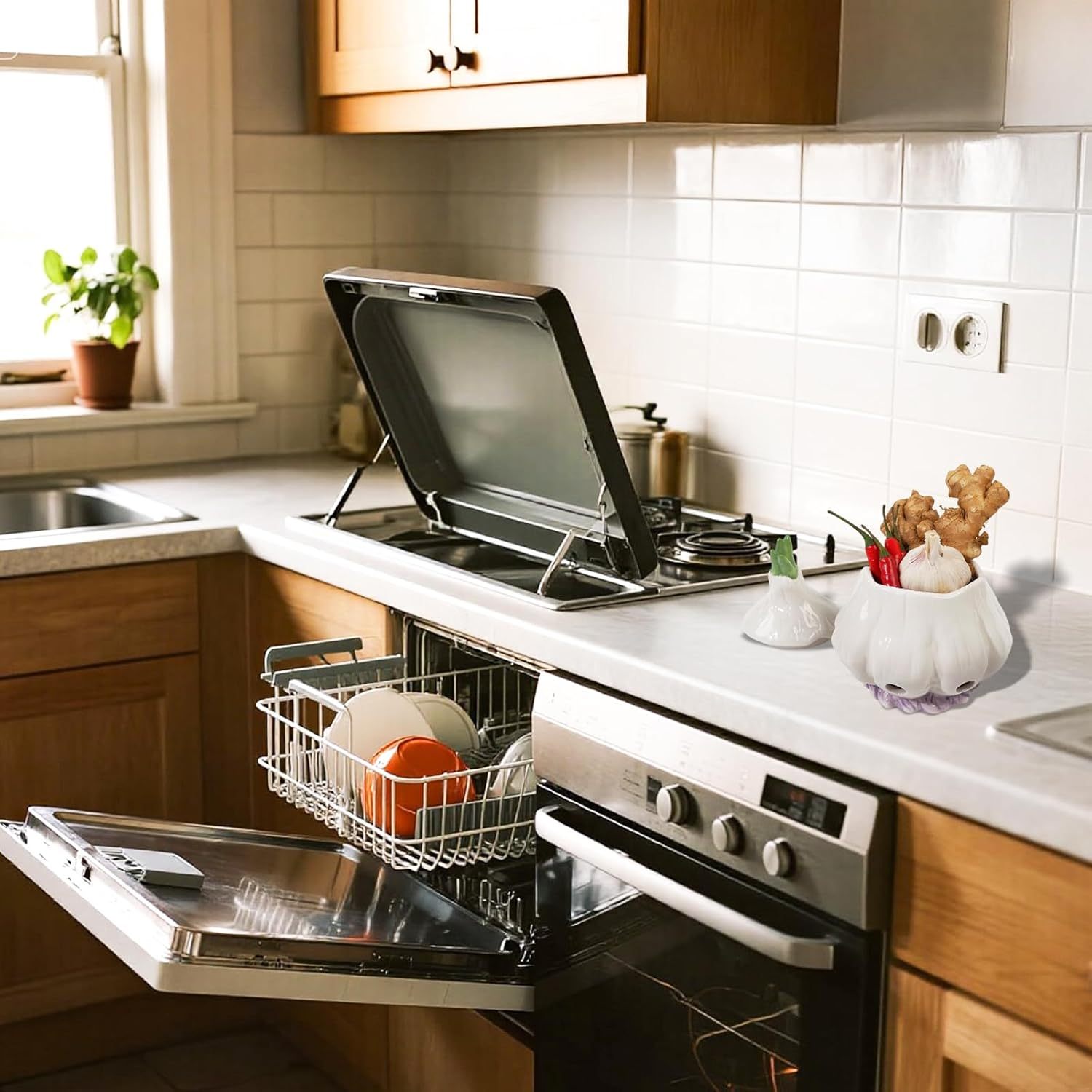 Ceramic Garlic Keeper with Lid - Breathable Freshness Storage