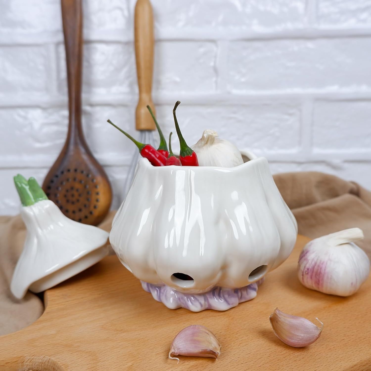 Ceramic Garlic Keeper with Lid - Breathable Freshness Storage
