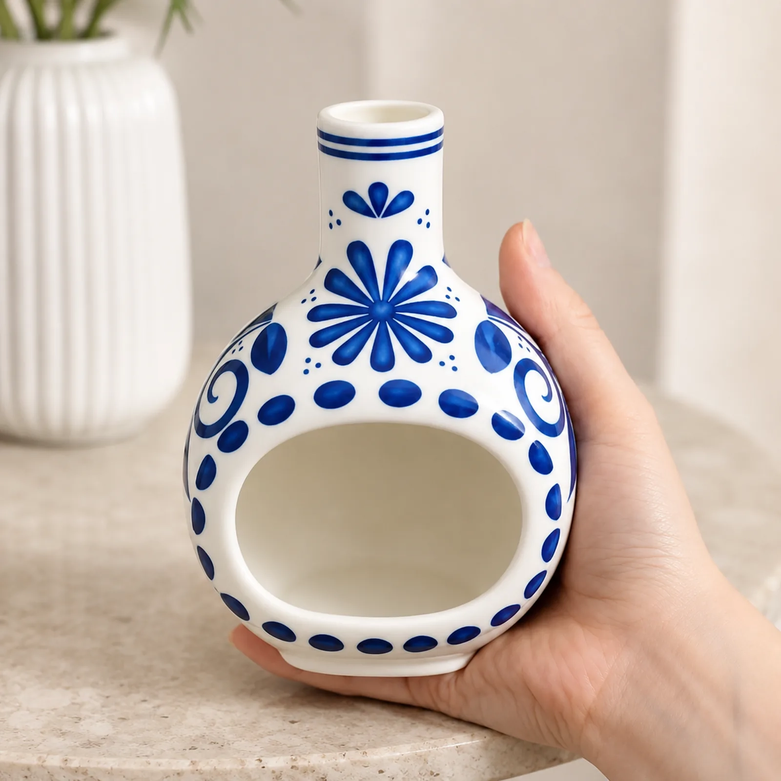 Handheld MOUGIGI Jingdezhen ceramic Palo Santo holder detail