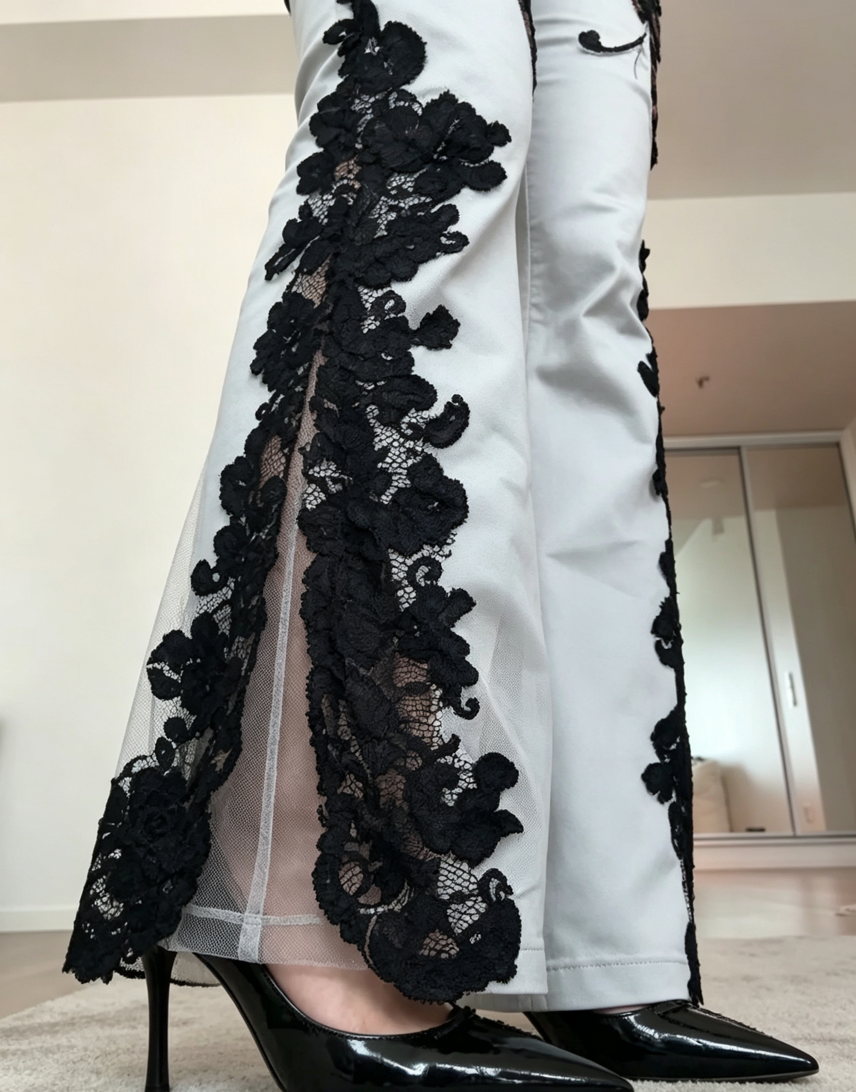 Lace Trim Flare Jeans（Black 2.0）