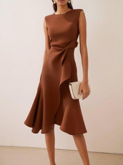 Red Sleeveless Midi Elegant A-line Dress with Waist Twist for Day-to-Night