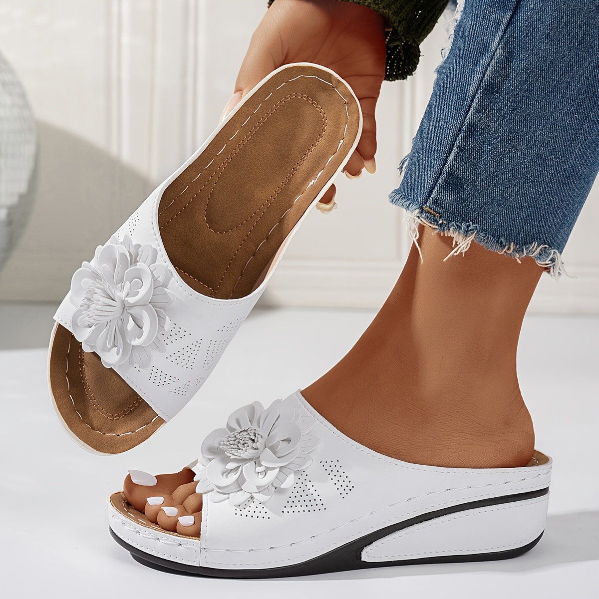 🔥Mega Sale - Buy Now & Save 50% OFF🔥Women's Summer New Mid-Heel Sandals - Floral Embellishes