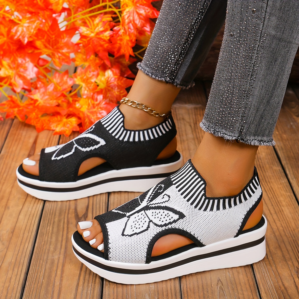 🔥Last Day Promotion 50% OFF - Women's Casual Flyknit Cutout Beach Sandals